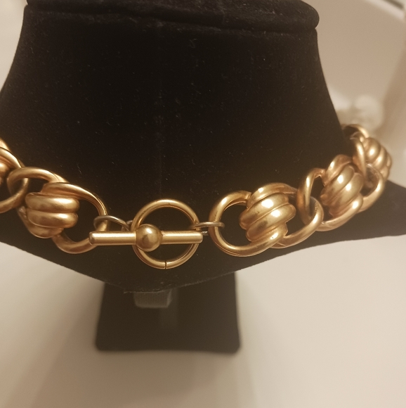 TOGGLE thick Gold Necklace - Picture 5 of 9